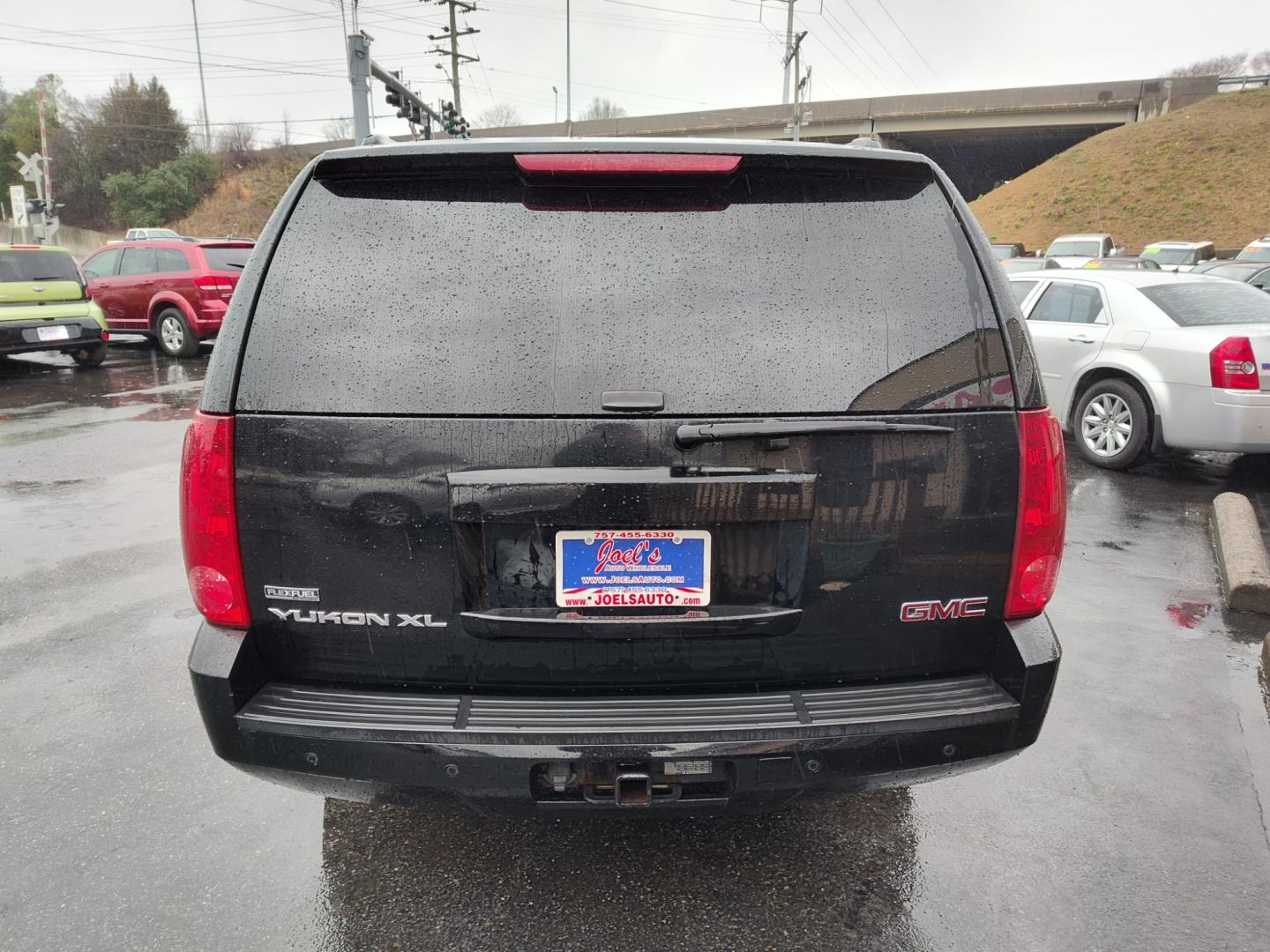 2007 Black GMC Yukon XL (1GKFK16337J) , located at 5700 Curlew Drive, Norfolk, VA, 23502, (757) 455-6330, 36.841885, -76.209412 - Photo#14